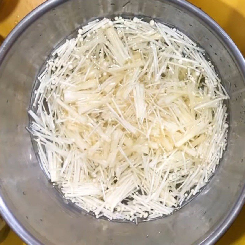 Step 1 Prepare enoki mushrooms and clams for Clam Enoki Mushroom Soup