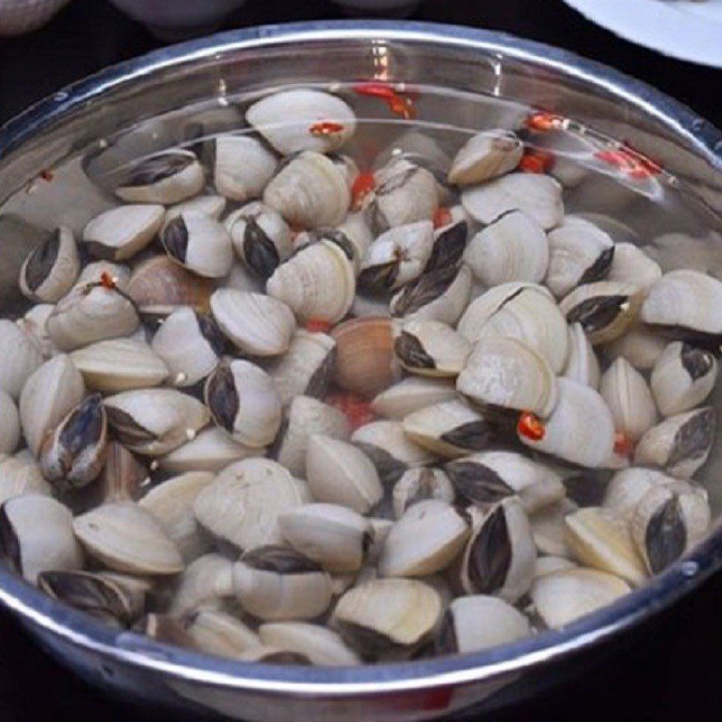 Step 1 Prepare enoki mushrooms and clams for Clam Enoki Mushroom Soup