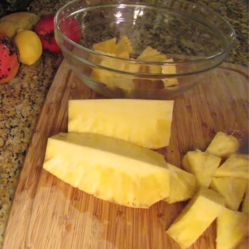 Step 1 Prepare the ingredients for fragrant mango juice