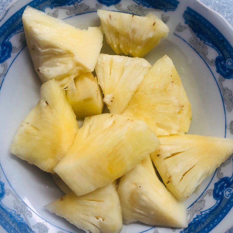 Step 1 Prepare the ingredients for Pineapple Apple Juice