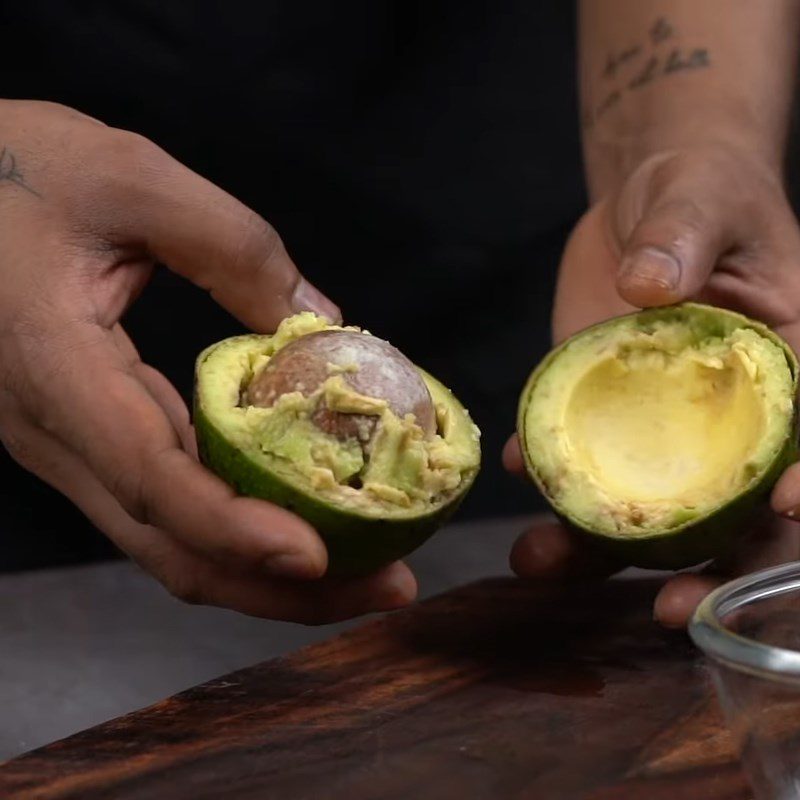 Step 1 Prepare the ingredients for avocado strawberry yogurt smoothie