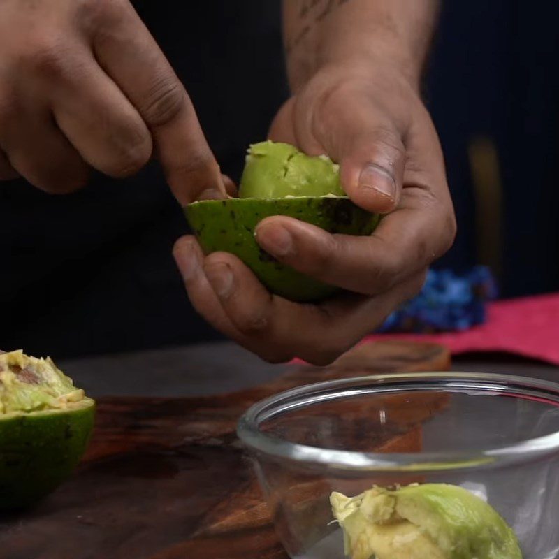 Step 1 Prepare the ingredients for avocado strawberry yogurt smoothie