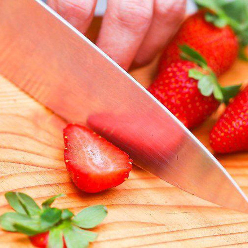 Step 1 Prepare the ingredients for Avocado Strawberry Coconut Milkshake