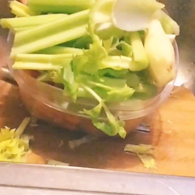 Step 1 Prepare the ingredients for Celery Carrot Ginger Juice
