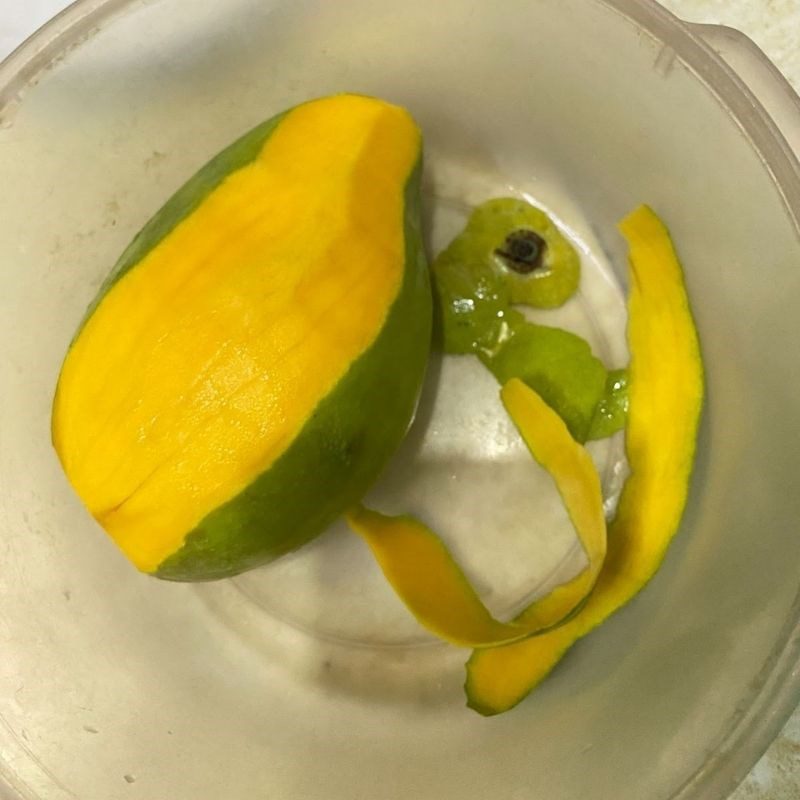 Step 1 Prepare the ingredients for Mango Pineapple Juice