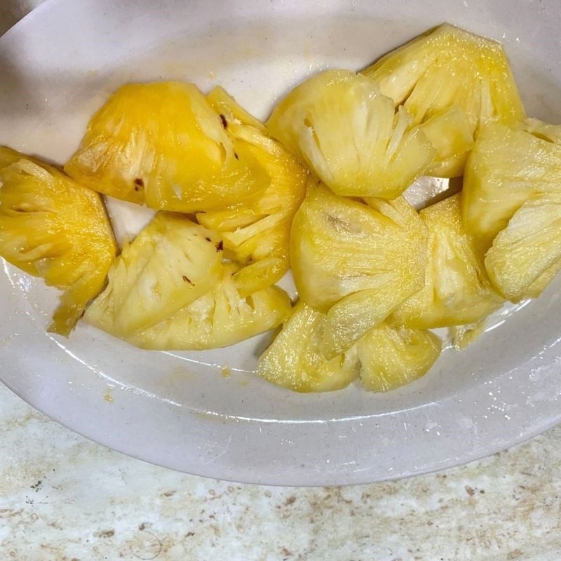 Step 1 Prepare the ingredients for Mango Pineapple Juice