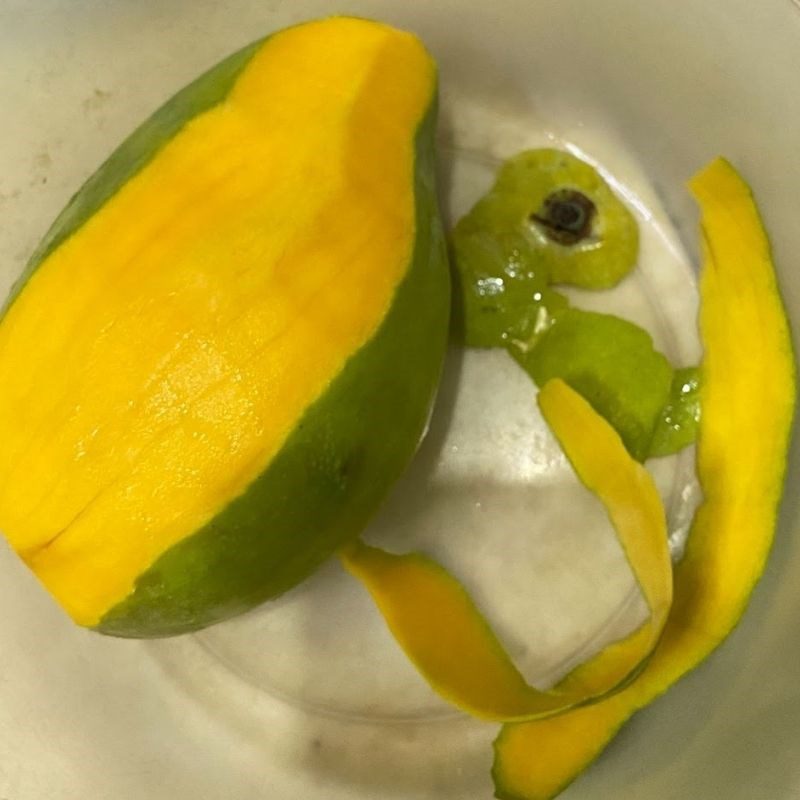 Step 1 Prepare the ingredients for Mango Apple Juice