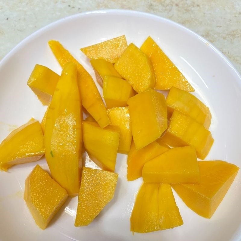 Step 1 Prepare the ingredients for Mango Apple Juice
