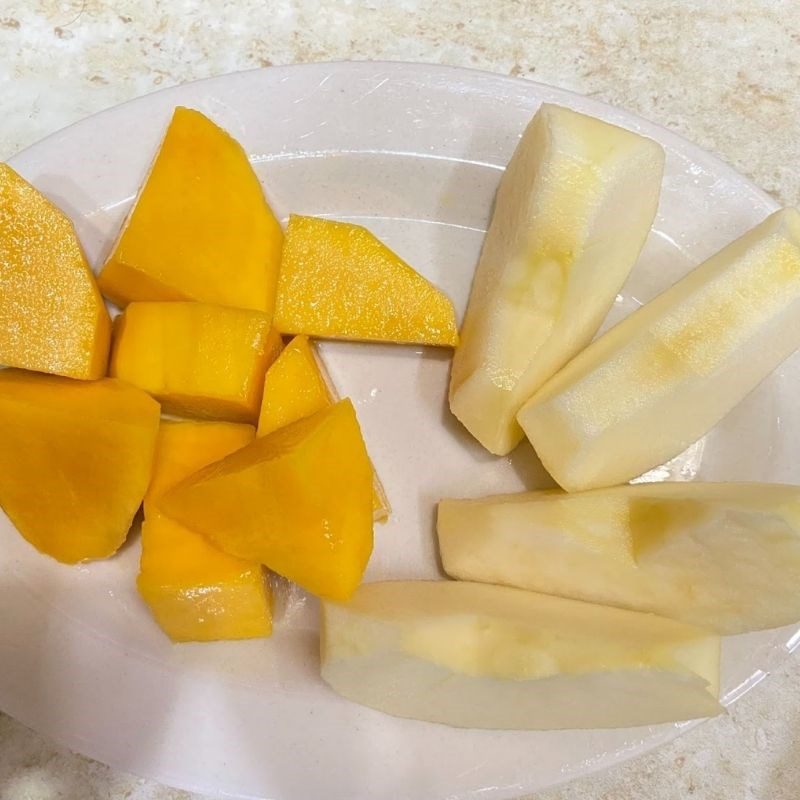 Step 1 Prepare the ingredients for Mango Apple Juice