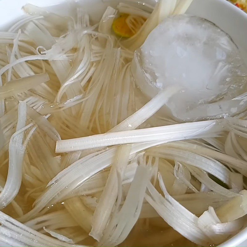 Step 1 Prepare the ingredients for Lotus Stem Salad with Vegetarian Shrimp