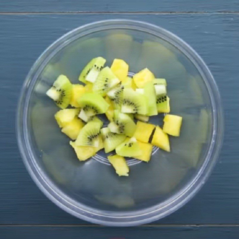 Step 1 Prepare the ingredients for Berry fruit salad with lemon dressing