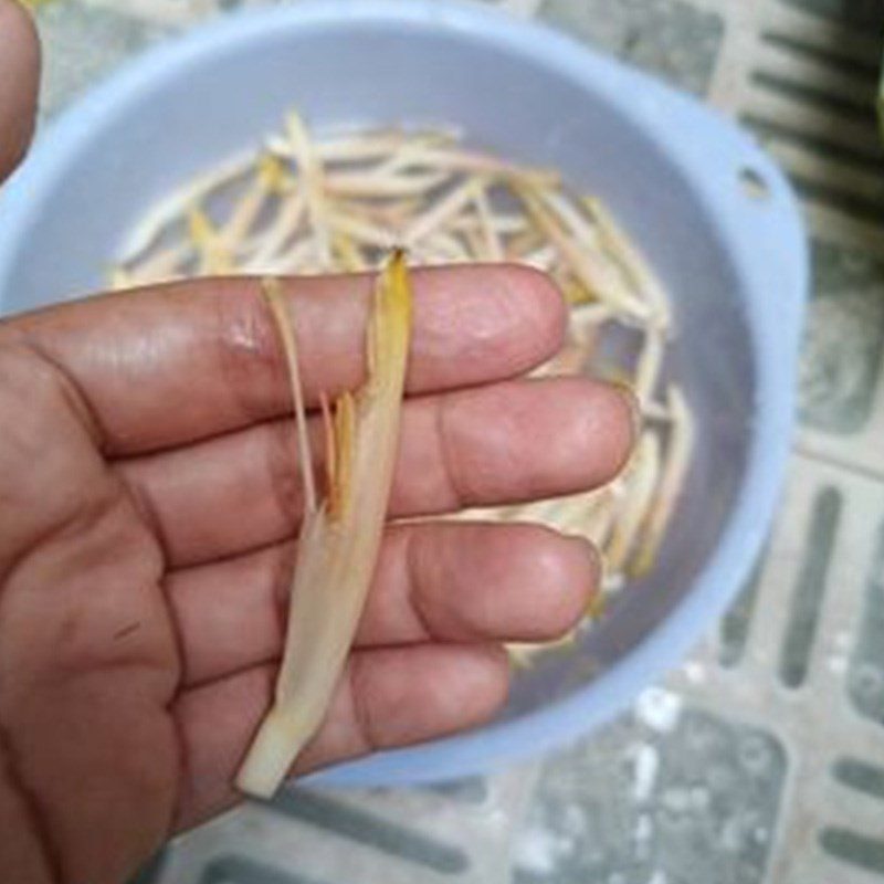 Step 1 Prepare the ingredients for vegetarian anchovies