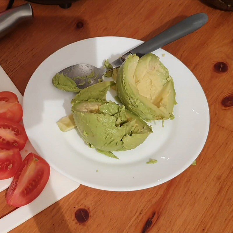 Step 1 Prepare the ingredients for Tomato Avocado Smoothie