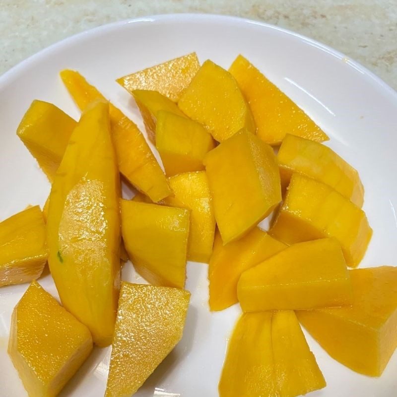 Step 1 Prepare the ingredients Mango Pear Juice