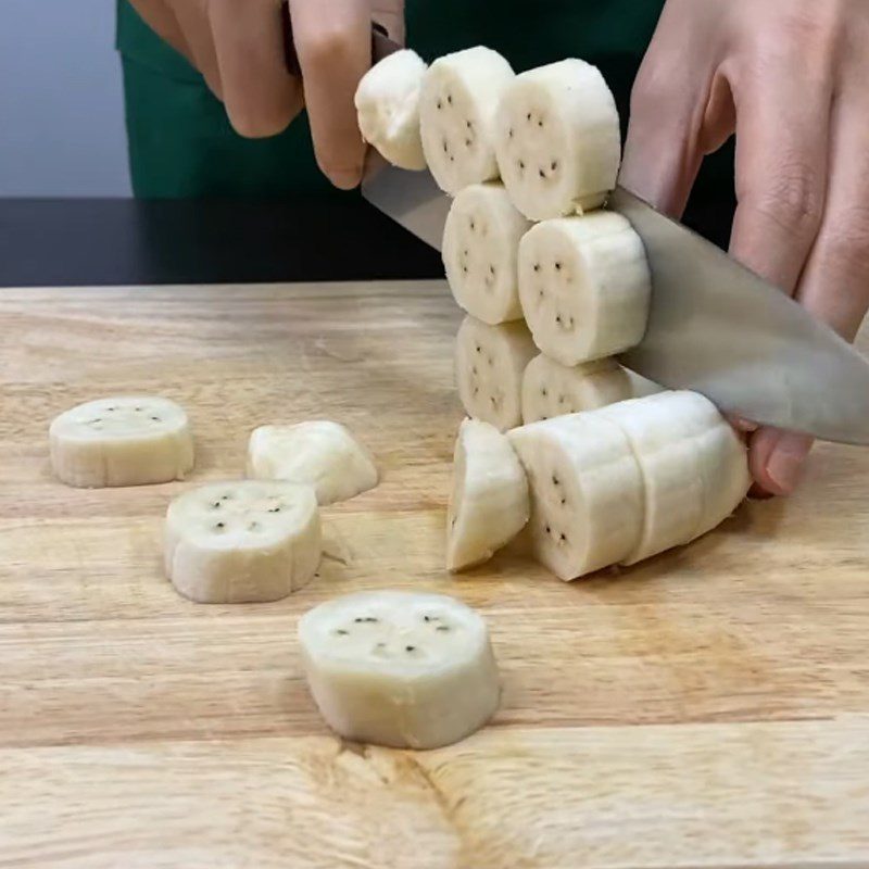 Step 1 Prepare the ingredients for Banana Apple Smoothie