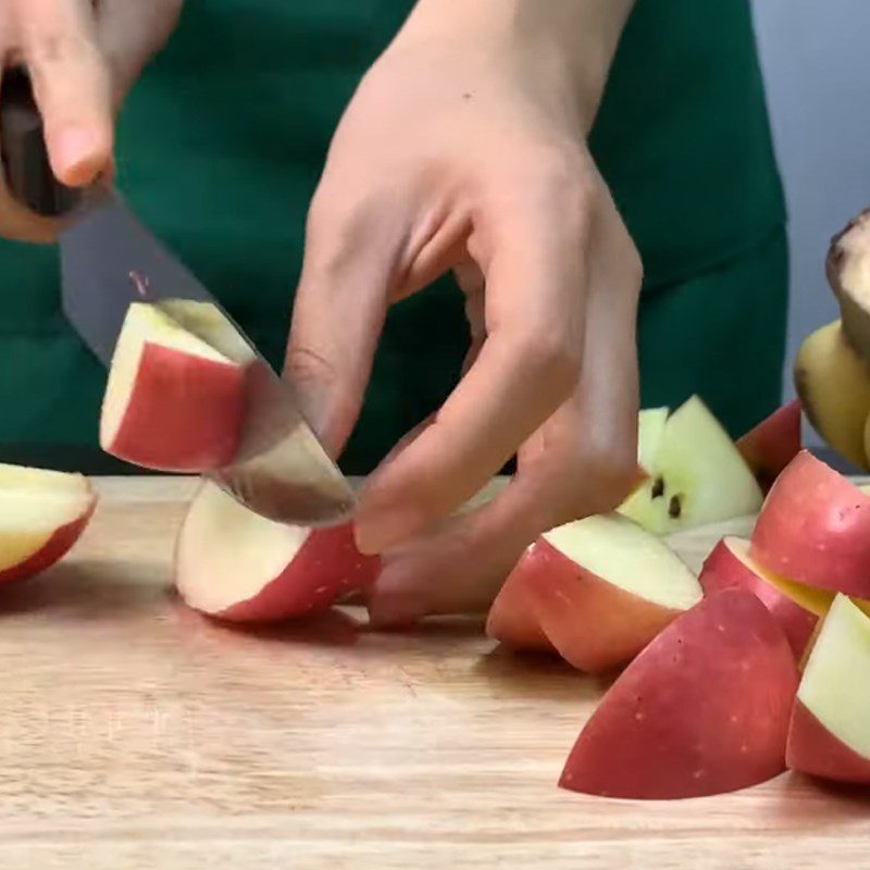 Step 1 Prepare the ingredients for Banana Apple Smoothie