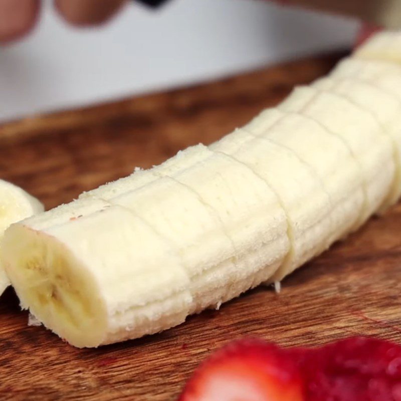 Step 1 Prepare the ingredients for Banana Strawberry Smoothie
