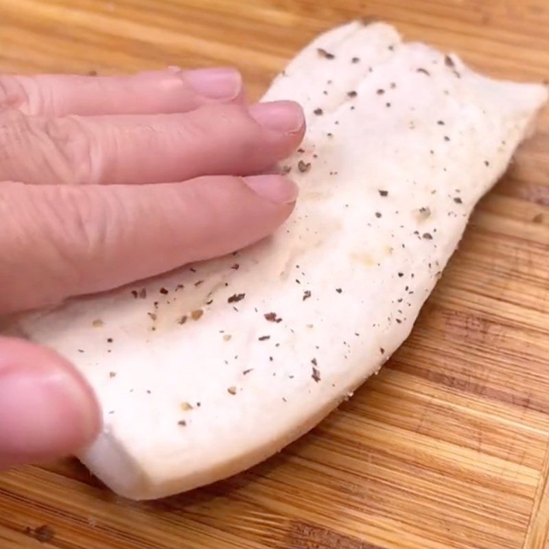 Step 1 Prepare the ingredients for pan-fried chicken thigh mushrooms