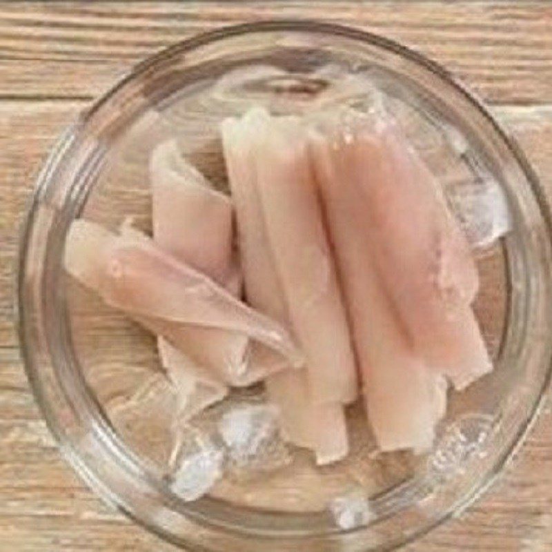 Step 1 Prepare the ingredients Chicken cooked with pig skin