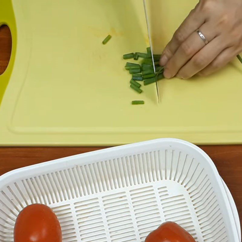 Step 1 Prepare the ingredients for Stir-fried Potatoes with Tomatoes