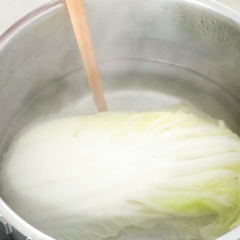 Step 1 Prepare the ingredients for Napa cabbage rolls with five-colored meat