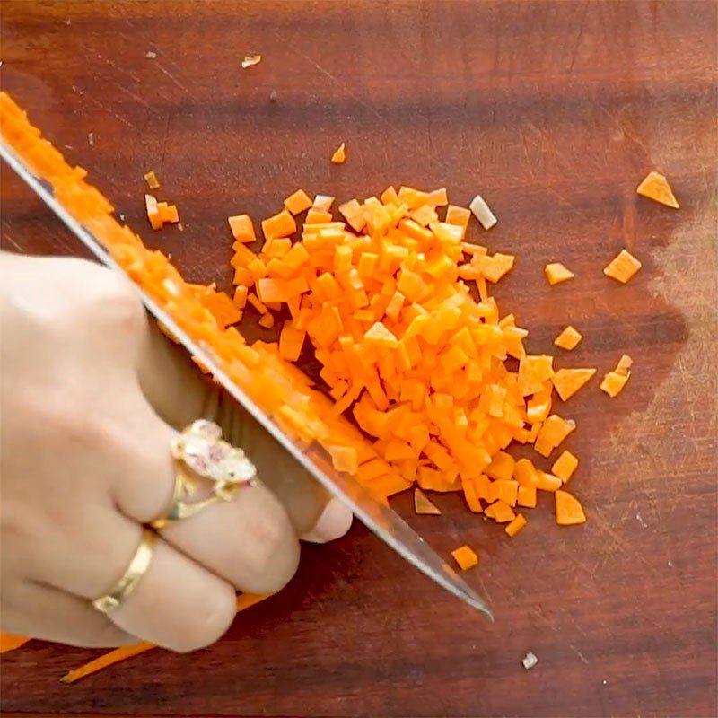 Step 1 Prepare the ingredients for Napa cabbage rolls with five-colored meat