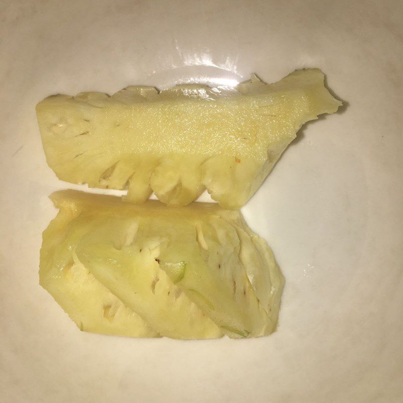 Step 1 Prepare the ingredients for pineapple (thơm) watermelon smoothie