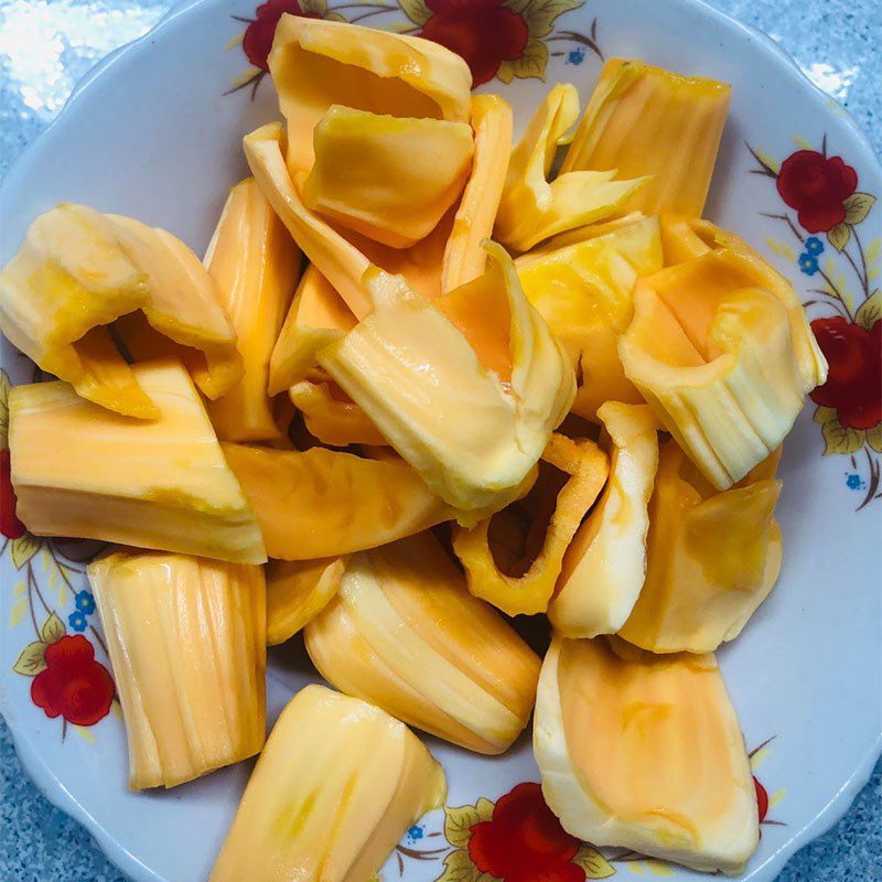 Step 1 Prepare the ingredients for jackfruit smoothie