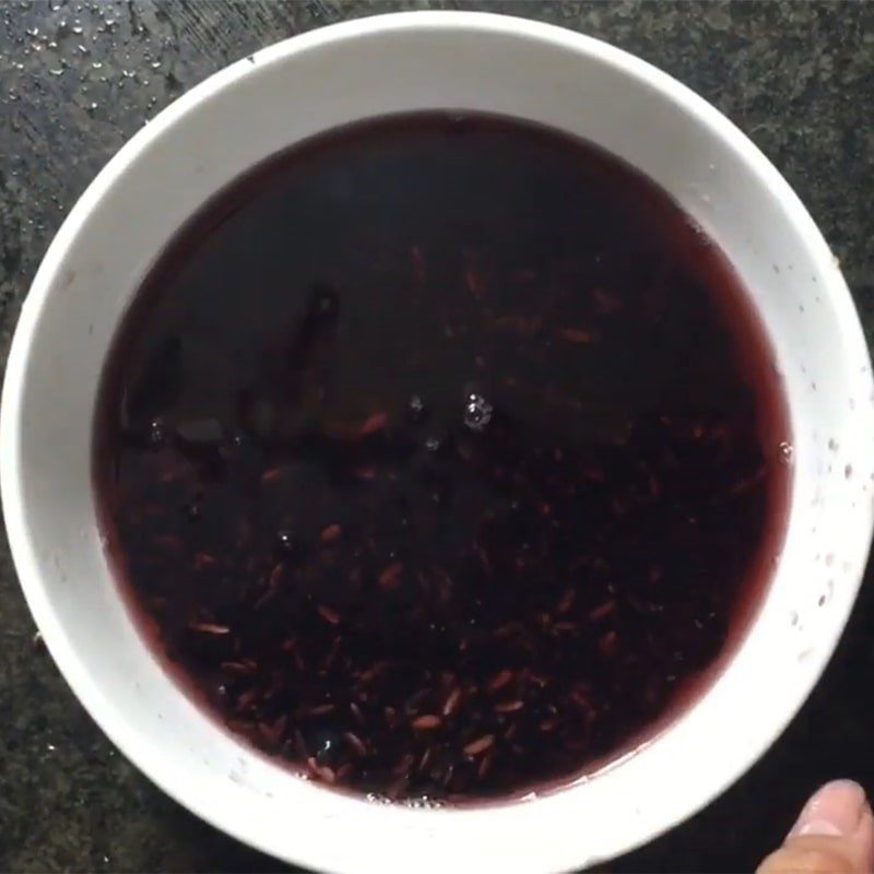Step 1 Prepare the ingredients for Black Sticky Rice Dessert with American Corn