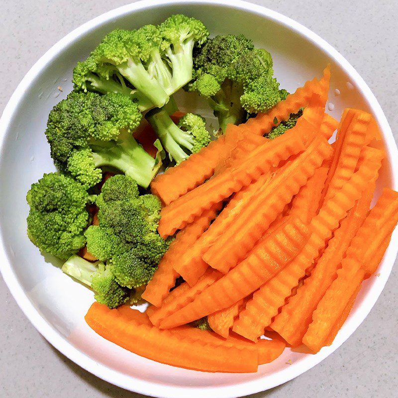 Step 1 Prepare the ingredients for Stir-fried Broccoli (Cauliflower) with Carrots
