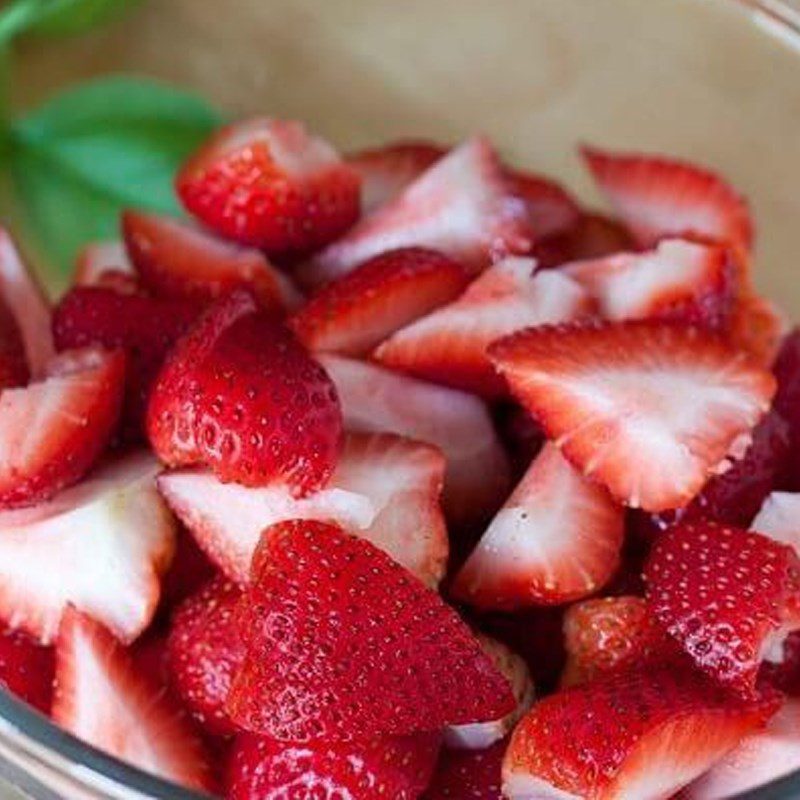 Step 1 Prepare the ingredients for Strawberry Chia Seed Smoothie