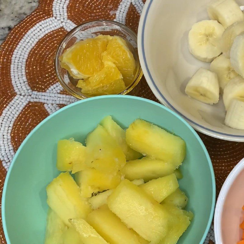 Step 1 Prepare ingredients for pineapple (thơm) carrot smoothie