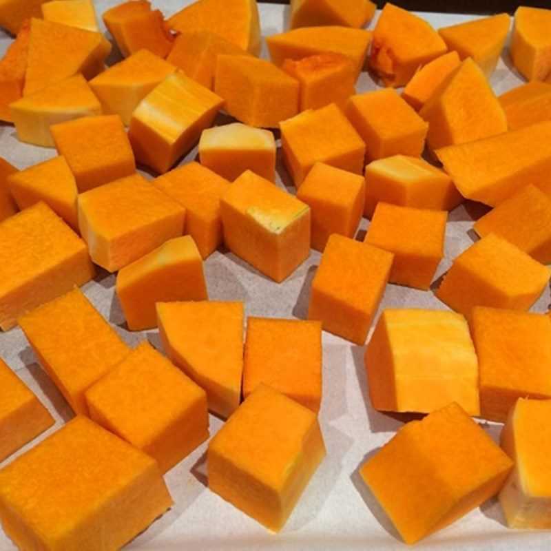 Step 1 Prepare the ingredients for pumpkin carrot smoothie