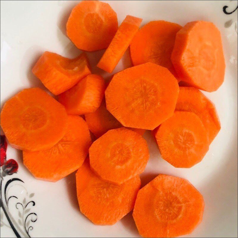 Step 1 Prepare the ingredients for Apple Carrot Smoothie