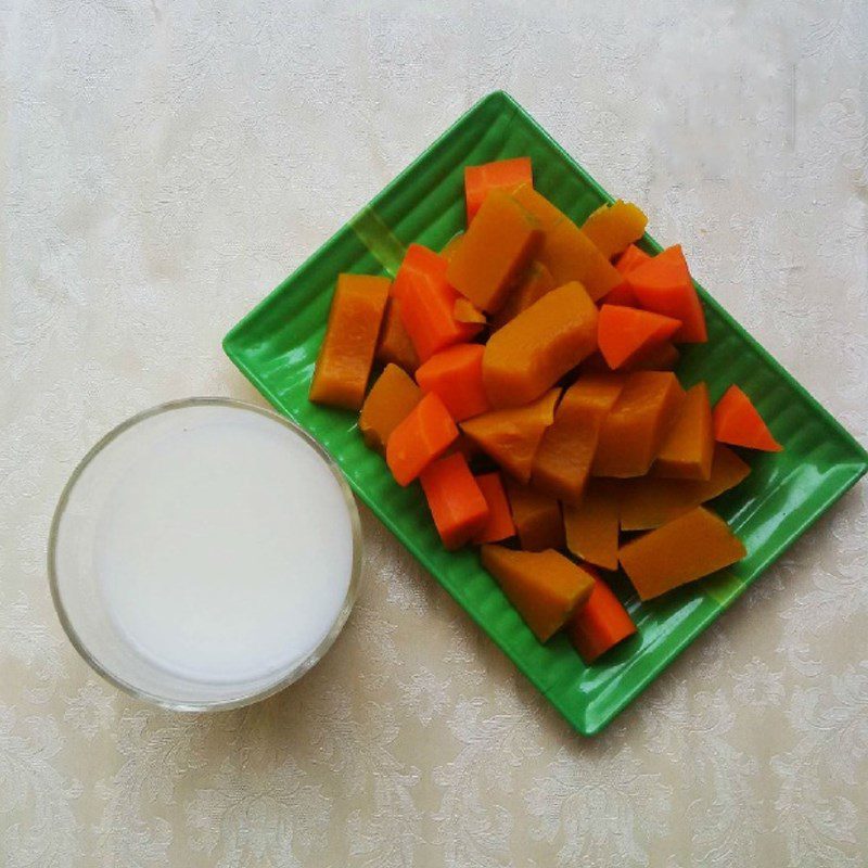 Step 1 Prepare the ingredients for pumpkin carrot smoothie