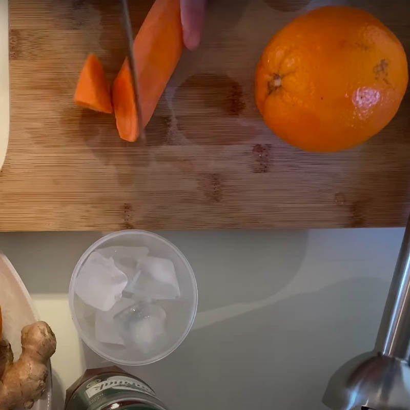 Step 1 Prepare the ingredients for Carrot Orange Ginger Smoothie