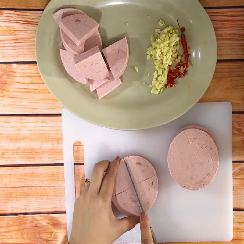 Step 1 Prepare the ingredients for Fried Pork Sausage with Fish Sauce
