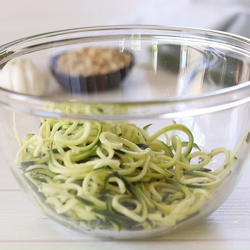 Step 1 Prepare the ingredients for Zucchini Butter Spaghetti