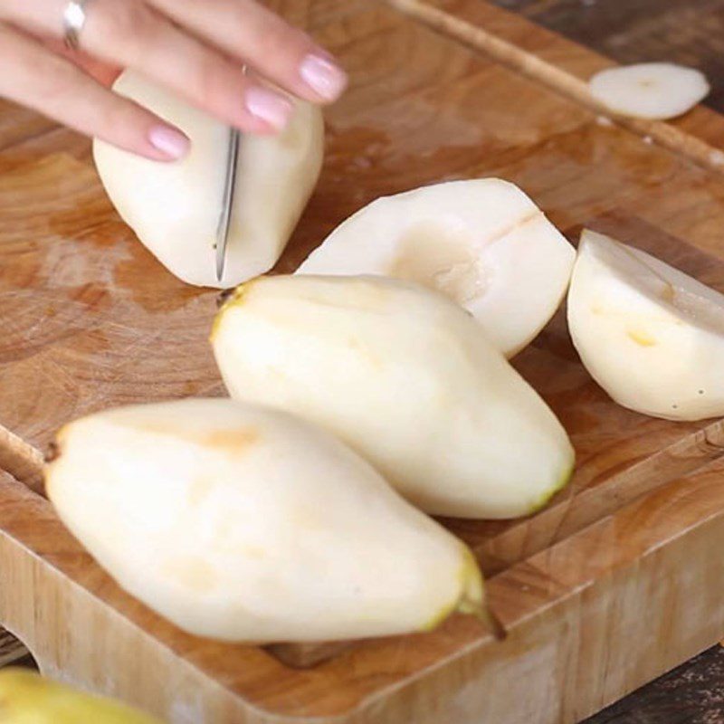 Step 1 Prepare the ingredients for pear tomato smoothie