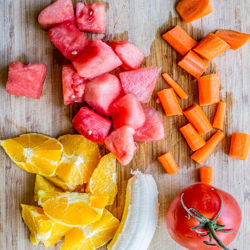 Step 1 Prepare the ingredients for mixed tomato smoothie