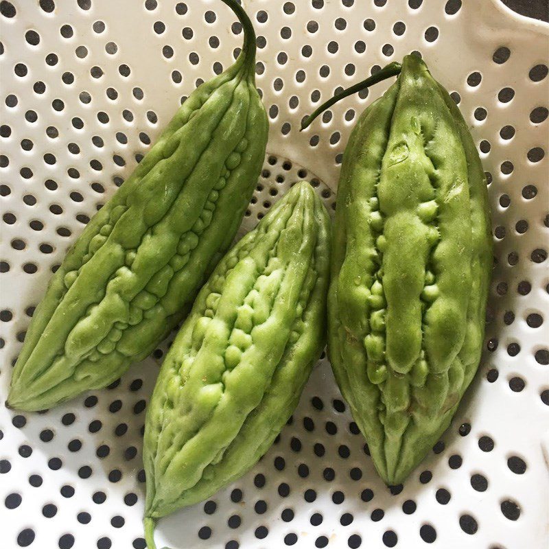 Step 1 Prepare the ingredients for Stir-fried Bitter Melon with Pork