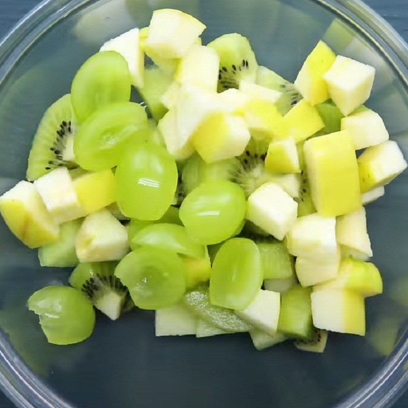 Step 1 Prepare the ingredients for Green Kiwi Fruit Salad