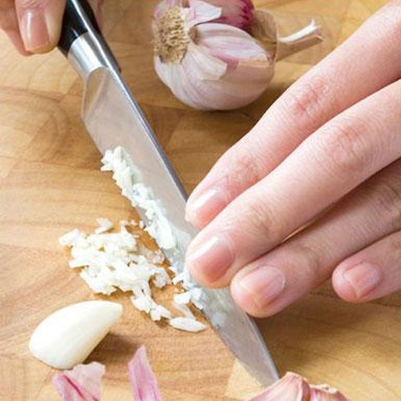 Step 1 Prepare the ingredients for Fried Pork Roll with Spicy Sauce