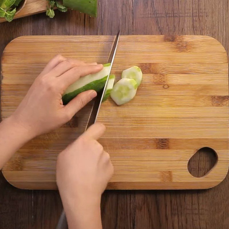 Step 1 Preparation of Ingredients for Aloe Vera and Cucumber Juice