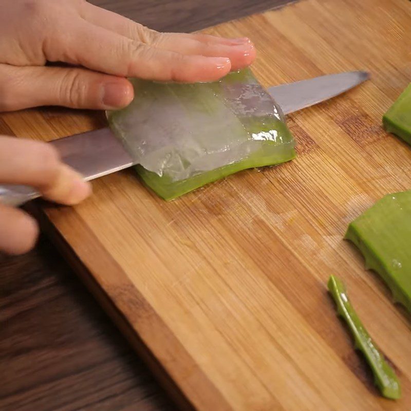 Step 1 Preparation of Ingredients for Aloe Vera and Cucumber Juice