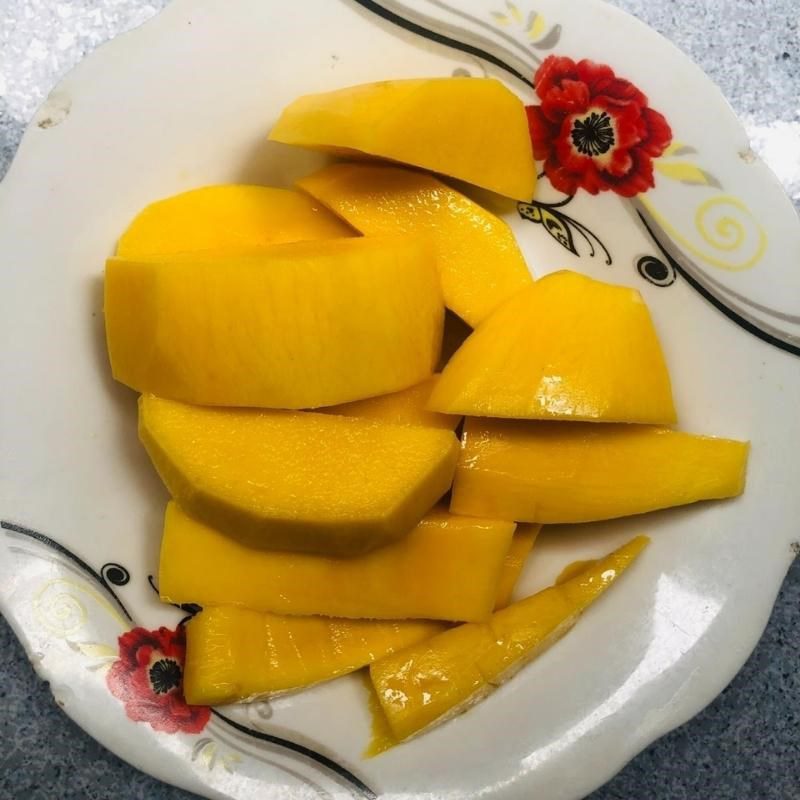 Step 1 Prepare ingredients for banana mango fresh milk smoothie