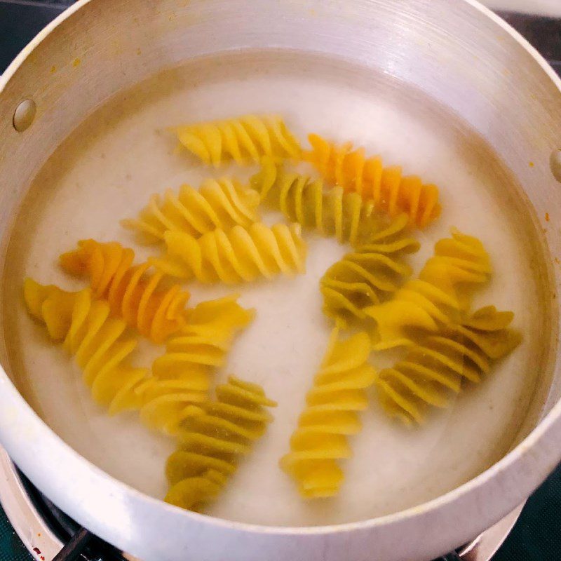 Step 1 Prepare the ingredients for macaroni with salmon cream sauce