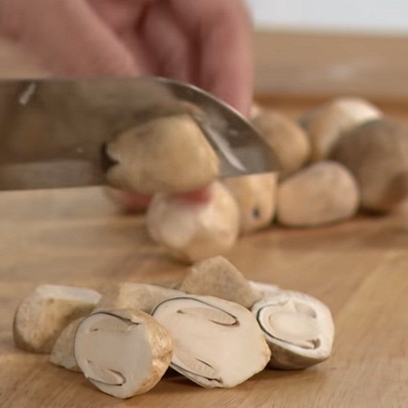 Step 1 Prepare the ingredients for Squid Hotpot with mushrooms