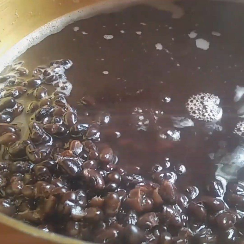Step 1 Prepare the ingredients for Black Bean Sticky Rice Dessert - Purple Sticky Rice
