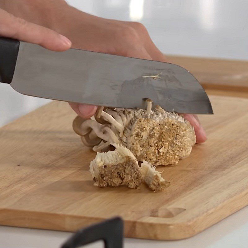 Step 1 Prepare the ingredients for Squid Hotpot with mushrooms